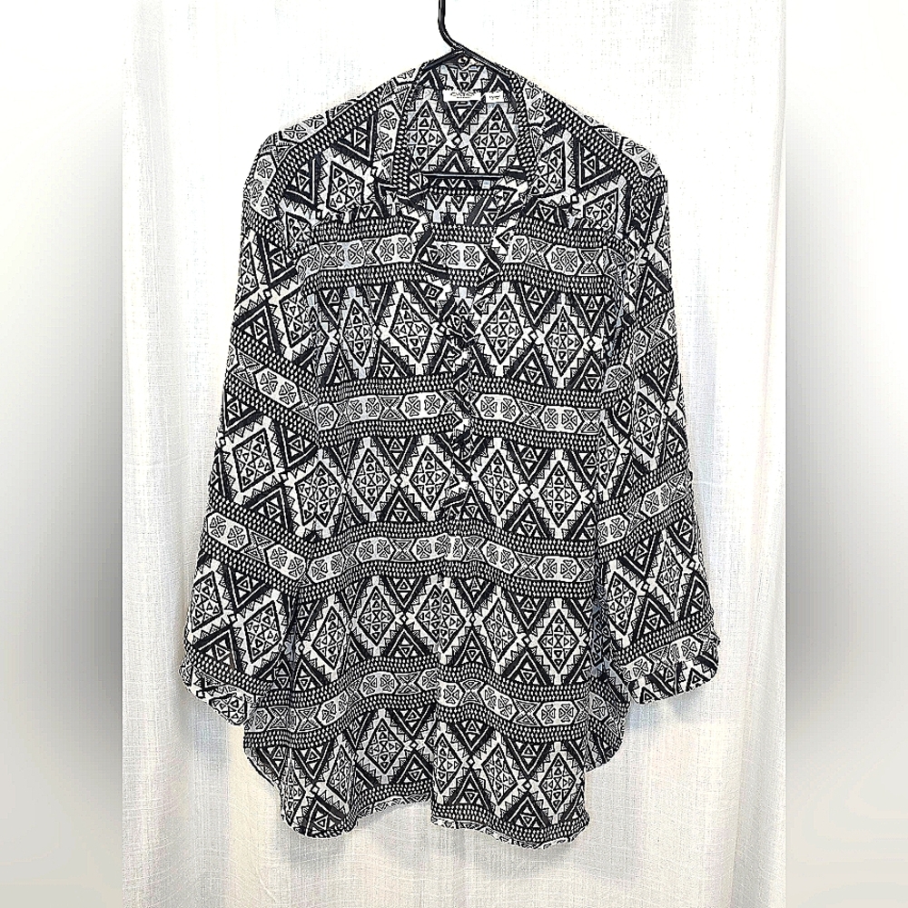 2/$30 Cato Tribal Geometric Graphic Black and White‎ Sheer Henley Tunic 22/24W